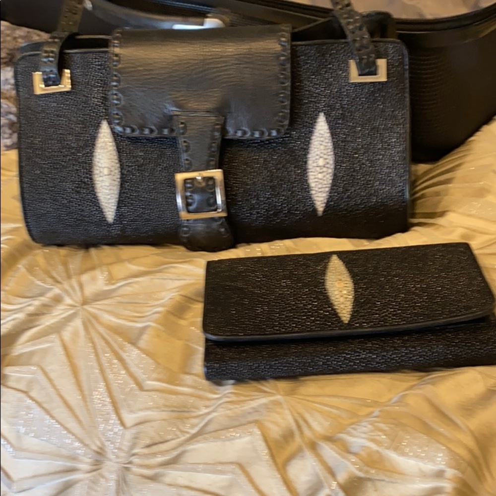 Beautiful bag all you need to do is look!